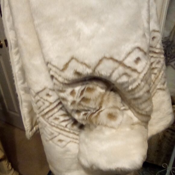 Woman Within Faux Fur Coat, sz 2x, Ivory 2/tan Nordic pattern - Picture 4 of 7